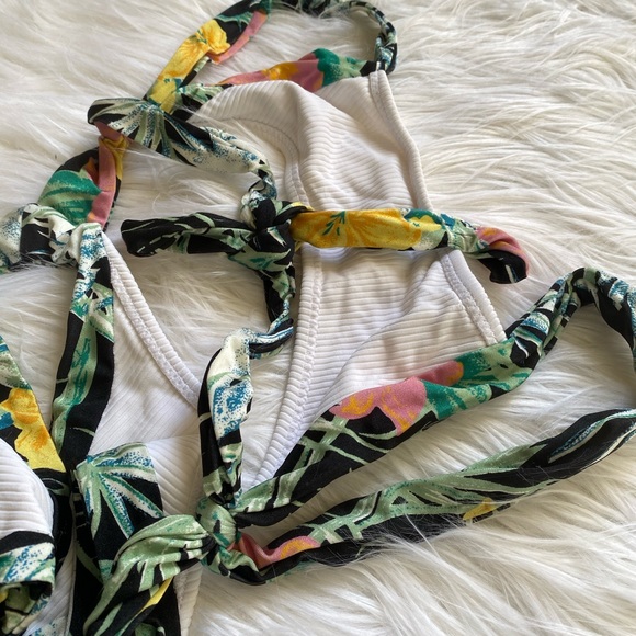 Indah “Caper” One Piece - Picture 9 of 12